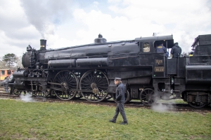 nick Canon EOS 90D f/4 1/200sec ISO-100 20mm