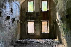 iPhone 13 f/1.6 1/37sec ISO-640 5.1mm