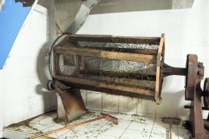 OLYMPUS DIGITAL CAMERA E-M10 OLYMPUS DIGITAL CAMERA f/3.5 1/10sec ISO-1600 14mm