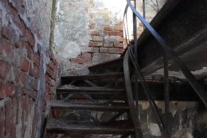 Canon EOS 90D f/4 1/125sec ISO-1000 17mm Horizontal (normal)