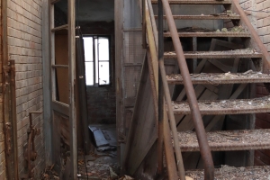 Canon EOS 90D f/4 1/100sec ISO-1000 17mm Horizontal (normal)