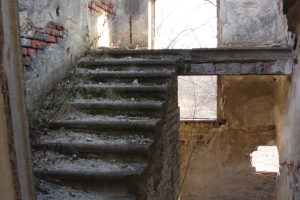 Canon EOS 90D f/4 1/100sec ISO-500 17mm Horizontal (normal)