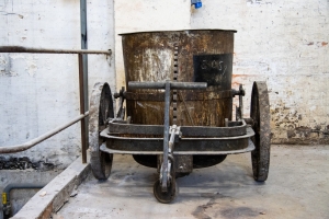 nick Canon EOS 90D f/5 1/100sec ISO-3200 41mm