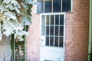 nick Canon EOS 90D f/4 1/80sec ISO-400 17mm