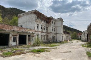 iPhone 13 f/1.6 1/6494sec ISO-50 5.1mm