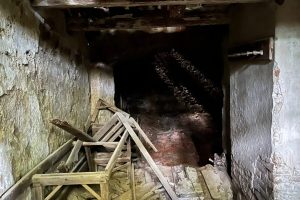 iPhone 13 f/1.6 1/5sec ISO-1250 5.1mm