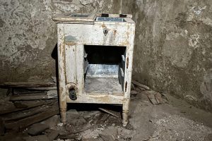 iPhone 13 f/1.6 1/9sec ISO-800 5.1mm