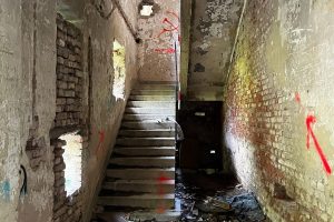 iPhone 13 f/1.6 1/40sec ISO-500 5.0999999046326mm Horizontal (normal)