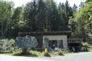 Canon EOS 90D f/4 1/320sec ISO-100 17mm Horizontal (normal)