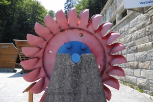 Canon EOS 90D f/4 1/400sec ISO-100 17mm Horizontal (normal)