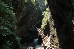 Canon EOS 90D f/4 1/200sec ISO-100 17mm Horizontal (normal)