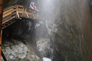 Canon EOS 90D f/4 1/60sec ISO-800 17mm Horizontal (normal)